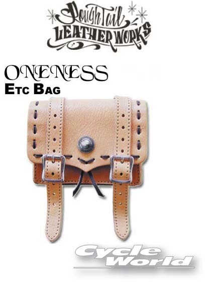 ----------LEATHER WORKS----------◇製造◇レザーワークスブランド製品は、全て国内工房に熟練の職人が一裁ち一針心を込めて組み上げております。製品は皮革用の工業ミシン《YAKUMO 471》にて縫いあげます。これは、手縫いでは組み立てることが難しい15ミリもの厚みにも達するレザーと合成樹脂を、一気に縫い上げるためです。このミシンは、皮革縫製に使用する工業用ミシンの中でも極厚物用に分類されるハイパワーミシンです。◇材料◇レザーワークスブランドの製品には、国内タンナー(レザー製造メーカー)でなめした国産皮革のみを使用しています。また、サドルバッグには長年のハードな使用にも耐える様、4ミリ厚の極厚レザーを組み上げています(クロムレザー、ディアスキンを除く)。メタルパーツも同様に、耐久性に優れ仕上げが美しい国産品を使用しています。■Rough Tail Leather Works Original Saddle BagsONENESS SERIES（ワンネスシリーズ）ワンネスシリーズはシュリンクレザーを使用し、素材の質感をお楽しみいただく新しいスタイルの商品です。ご希望の本体カラーと刺し子カラー（鹿革のステッチ）をお選びいただき、商品をお作りいたします。既成のサドルバッグには無い自らがスタイルを創作できる満足感をお約束いたします。『ONENESS』に使用される革【シュリンク・レザー】ワンネスのシュリンク・レザーは、銀面（革の表皮）に浮き出るシボ（しわ）が特徴の革を使用しております。タンニンなめしのヌメ革を染料仕上げした後、シャワーミリング（ドラムで専用の液体と一緒に廻す）することにより、タンニンならではの張りのある革からソフトでしなやかな革に変わります。※皮革はもともと生きものから採られるもので、多少のバラ傷（生きている時についた傷）がみられます。元気がある牛ほどバラ傷がつきやすく、革自体丈夫である証でもあります。（バラ傷は製作工程でついた傷ではありません。）《ワンネス》自然界のあらゆるものにはスピリット（精神や精霊）が存在する。全てのものには繋がりがあり、自分たちはその中で生かされている。人間も自然の一部として生活し、その自然と調和をとり、尊敬し、感謝する。それがネイティブ・アメリカンの人々が尊重する「ワンネス」の心です。新たなバイカーズ・スピリットの息吹が、あなたと共に走り出します。※こちらの商品はメーカー取り寄せとなります。在庫がある場合2～4日での入荷となりますが、在庫がない場合2週間の納期をいただく場合がございますので、ご了承いただいた上でのご注文をお願いいたします。※商品写真はメーカーサイトの写真より掲載させていただいております。イメージと異なるという理由でのキャンセル、またはオーダー後のキャンセルはお受けできません。※代引き不可能商品