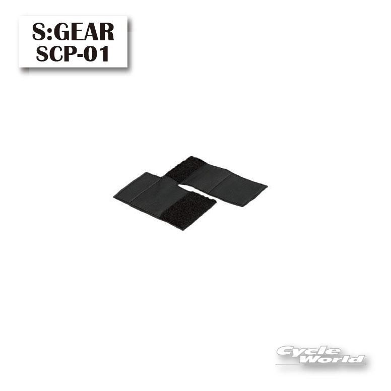 ◆SCP-01 シフトチェンジカバー◆カラーブラック素材表地：FAKE LEATHER（クラリーノ）裏地：PU LEATHERサイズ最大径：約25mm（調整可能）※掲載画像はイメージです。実際の商品とは色味や仕様が異なる場合がございます。-----------------------------------------------------------------------------------------------------※ブラウザやお使いのモニター環境により、掲載画像と実際の商品の色味が若干異なる場合があります。商品詳細画像は今シーズン展開外カラーを掲載していることがあります。掲載の価格・デザイン・仕様について、予告なく変更することがあります。あらかじめご了承ください。商品の詳細に関しましてはメーカーサイトをご確認頂ますようお願い致します。★送料・納期などの注意点につきましては必ず弊社会社概要ページの「ショップからの重要なご案内」をお読みいただき注文をお願いいたします。-----------------------------------------------------------------------------------------------------