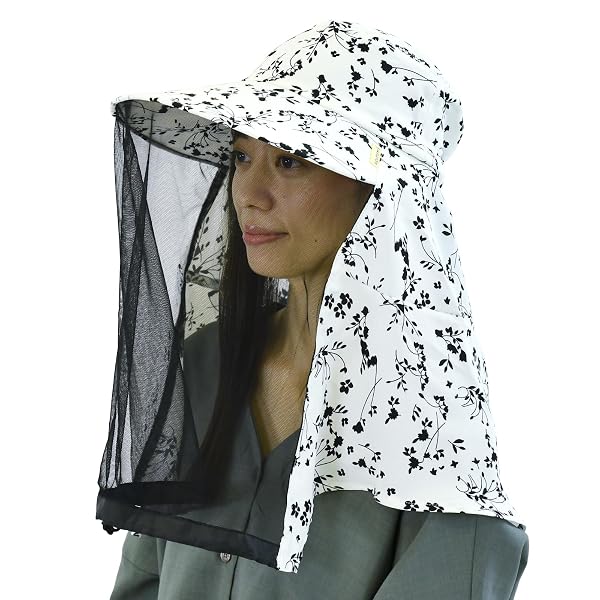 ブレス 虫よけネットフード 黒ネット フラワー白 フリーサイズ 虫除け 虫対策 レディース かわいい オシャレ 日焼け 紫外線対策 熱中症予防 日よけ 通気性 農作業に ガーデニングに 家庭菜園にブランド色フラワー白モデル4942042282685商品説明【商品概要】さらりとしたつけ心地のブレスシリーズです軽量素材にエレガントな柄を入れました。普段の農作業を華やかに！大切な顔と首を虫から守り、長いタレが日差しを防ぎます。つばが広くゆったり被れ、顔とネットに距離があるので視界も良好。サイズ：フリーサイズ、素材：ポリエステル、PP【商品説明】【商品詳細】商品種別：スポーツ＆アウトドア商品名：ブレス 虫よけネットフード 黒ネット フラワー白 フリーサイズ 虫除け 虫対策 レディース かわいい オシャレ 日焼け 紫外線対策 熱中症予防 日よけ 通気性 農作業に ガーデニングに 家庭菜園に商品番号：4942042282685商品内容：Free Size色：フラワー白商品タイプ：ユーティリティ【当店からの連絡】