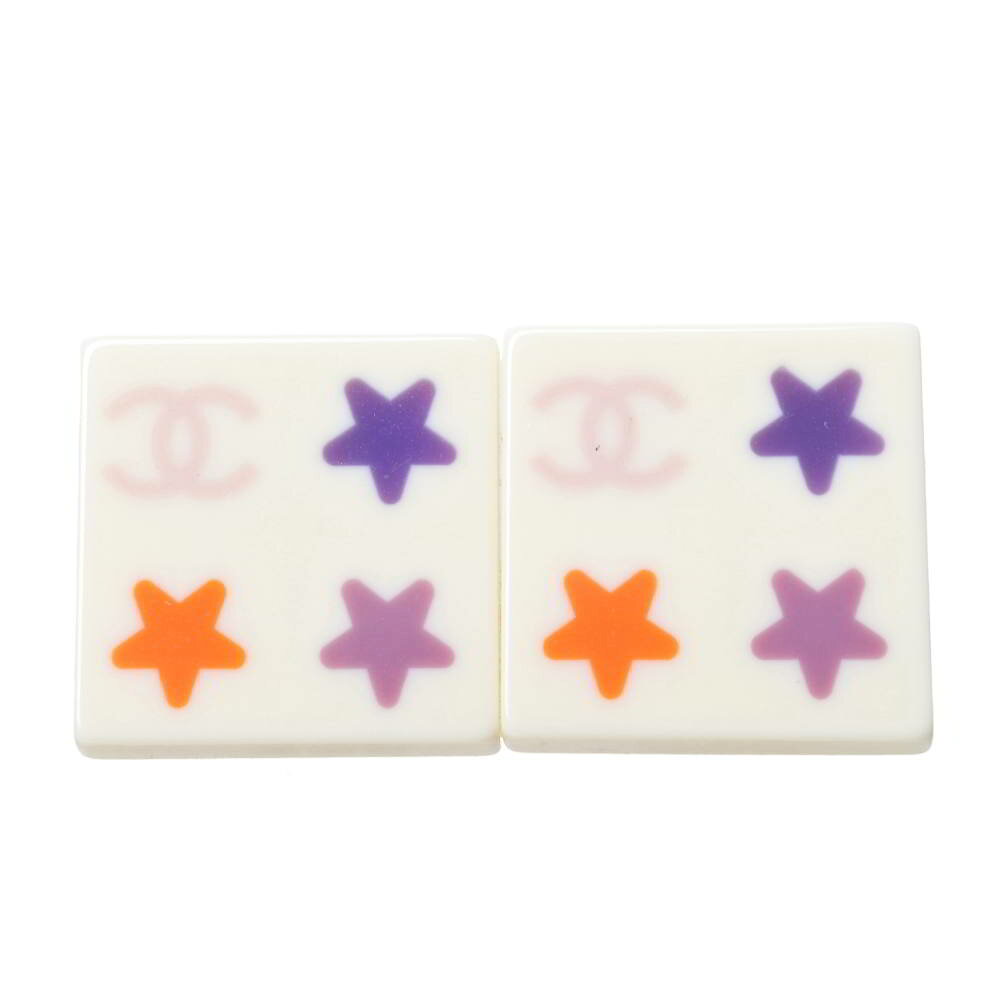 ブランド CHANEL 品名 03A スターモチーフ スクエア イヤリング 表記サイズ - 実寸 縦約1.5cm×横約1.5cm 素材 - 商品状態 美中古品・シリコンパーツ若干のベタつきあり 型番 03A 付属品 保存袋付き コメント - 商品番号 KL4SPC2A39 注意事項 ・お使いのPCまたはスマートフォンのモニター色と実際の色が異なることがございます。 ・お客様都合による返品交換は受け付けておりません。あらかじめご了承ください。 ・商品は他モールにて併用販売中となります。時間差にて完売してしまった場合は予めご了承くださいませ。 ・土日は定休日のため、お問い合わせへの回答および配送業務は行っておりません。