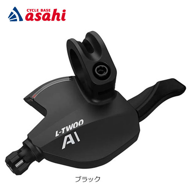 A1 3x6段 MTBクロスバイクシリーズ。・チャレンジングなコースやテクニカルな地形向けに開発されたこれらのシステムは、耐久性と堅牢な構造が際立っています。・急な下り坂や上り坂でも素早いギアチェンジを実現します。・幅広いギア比は、様々な難易度に用意に適応します。・メンテナンスの用意さと頑丈なボディが、長く愛用できる証です。・アグレッシブなライディングにも求められる高いパフォーマンスを発揮します。■種類トリガー式シフター■適用車種MTB（マウンテンバイク）シティバイク通勤自転車など一般的な自転車サイズ85mm×100mm×37mm重量134g対応段数3速 (フロント用)仕様シマノ互換適用車種MTB（マウンテンバイク）シティバイク通勤自転車など一般的な自転車取り付け径ハンドルバー φ22.2 mm（標準 MTB/街乗り仕様）ケーブル付属変速ワイヤー付属、約1850 mmインジケーターギア段表示付き（視覚的な現在ギア表示）※仕様変更等でメーカー型番、写真と一部仕様が異なる場合がございます掲載している商品の在庫については、実際の在庫情報と連動しておりません。ご注文後に仕入先・弊社倉庫に在庫を確認・確保した後、在庫状況・合計金額をメールにてお知らせいたします。選択できないサイズ・カラーは、取扱終了もしくは生産終了です。製品の仕様・価格等につきましては、予告無く変更することがあります。製品の色につきましては、実際とは違って見える場合があります。掲載している重量につきましてはカタログスペックの為、実際の商品とは異なる場合があります。特に軽量モデルに関しては個体差が多く見受けられます。