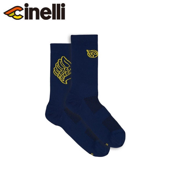 ■商品のお問い合わせに際してのお願い※在庫の有無や納期に関しましてのお問い合わせはお調べいたしましてご返信させていただきます。 ※商品の更なる詳細情報、互換性、サイズ感等々はトラブル回避の為、当店ではお答えすることができませんので直接メーカーもしくは代理店へお問い合わせ頂きますようお願い申し上げます。■ご注文に際してのご注意 ※当店の在庫の有無は実際の在庫状況と連動しておりません。 ご注文が確定しましても在庫切れの場合がございます。 ※ご注文確定後、当店の在庫とメーカーの在庫を確認して当店に在庫のない商品につきましては発注いたしますのでお時間がかかる場合がございます。 ※在庫のない商品につきましては追ってキャンセルメールをお送りいたします。 お客様のご都合により返品・及びサイズ交換などは一切出来かねますので予めご了承下さい。 ■自転車の配送について、必ずご一読下さい※在庫の有無や納期に関しましてのお問い合わせはお調べいたしましてご返信させていただきます。※お届け後、外したパーツなど一部分は、お客様で組み立てが必要となります。※配送前に商品チェックしておりますが、製造・組立・配送の行程で小傷やスレ等がつく場合がございます。 通信販売の特性上、実車をご確認頂けませんので、細かい傷などは返品対象外とさせて頂きます。細かい傷が気になる方はご購入ご遠慮願います。※組み立てに自信がないなどご心配があるようでしたら、出来るだけアドバイスはさせて頂きますが、工具がなかったりどうしても組立出来ないお客様はお近くの販売店にて組立て貰って下さい。また、その際の作業工賃はお客様負担でお願い致します。■防犯登録について※防犯登録につきましては、お近くの防犯登録取扱店にてご登録をお願いします。イタリア製 高性能快適生地 袖口の長さ13cm アメリカ海軍の退役軍人に退職時に贈られる、刺繍がたっぷり入った野球帽からインスピレーションを得て、クラシックな cinelli milano グラフィックを新たにアレンジしたこのソックスは、数え切れないほどの 15,000 km の歳月を歩んできた「退役軍人」が同じ誇りを持って着用できるようにデザインされています。cinelli のサイクリングソックスは 100% イタリア製で、オールシーズンのトレーニング用にデザインされており、19 cm のレースフィットとパフォーマンス生地を使用しています。 95% ポリアミド、3% ゴム、2% エラスタン