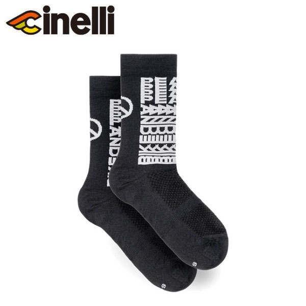 ■商品のお問い合わせに際してのお願い※在庫の有無や納期に関しましてのお問い合わせはお調べいたしましてご返信させていただきます。 ※商品の更なる詳細情報、互換性、サイズ感等々はトラブル回避の為、当店ではお答えすることができませんので直接メーカーもしくは代理店へお問い合わせ頂きますようお願い申し上げます。■ご注文に際してのご注意 ※当店の在庫の有無は実際の在庫状況と連動しておりません。 ご注文が確定しましても在庫切れの場合がございます。 ※ご注文確定後、当店の在庫とメーカーの在庫を確認して当店に在庫のない商品につきましては発注いたしますのでお時間がかかる場合がございます。 ※在庫のない商品につきましては追ってキャンセルメールをお送りいたします。 お客様のご都合により返品・及びサイズ交換などは一切出来かねますので予めご了承下さい。 ■自転車の配送について、必ずご一読下さい※在庫の有無や納期に関しましてのお問い合わせはお調べいたしましてご返信させていただきます。※お届け後、外したパーツなど一部分は、お客様で組み立てが必要となります。※配送前に商品チェックしておりますが、製造・組立・配送の行程で小傷やスレ等がつく場合がございます。 通信販売の特性上、実車をご確認頂けませんので、細かい傷などは返品対象外とさせて頂きます。細かい傷が気になる方はご購入ご遠慮願います。※組み立てに自信がないなどご心配があるようでしたら、出来るだけアドバイスはさせて頂きますが、工具がなかったりどうしても組立出来ないお客様はお近くの販売店にて組立て貰って下さい。また、その際の作業工賃はお客様負担でお願い致します。■防犯登録について※防犯登録につきましては、お近くの防犯登録取扱店にてご登録をお願いします。イタリア製 高性能快適生地 袖口の長さ13cm 当社の peace and bike モットーをグラフィックで表現した新しいバージョンが、あらゆる季節のトレーニングやレース向けにデザインされたパフォーマンス ソックスに採用されました。 95% ポリアミド、3% ゴム、2% エラスタン