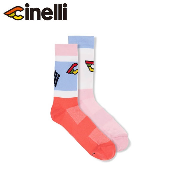 ■商品のお問い合わせに際してのお願い※在庫の有無や納期に関しましてのお問い合わせはお調べいたしましてご返信させていただきます。 ※商品の更なる詳細情報、互換性、サイズ感等々はトラブル回避の為、当店ではお答えすることができませんので直接メーカーもしくは代理店へお問い合わせ頂きますようお願い申し上げます。■ご注文に際してのご注意 ※当店の在庫の有無は実際の在庫状況と連動しておりません。 ご注文が確定しましても在庫切れの場合がございます。 ※ご注文確定後、当店の在庫とメーカーの在庫を確認して当店に在庫のない商品につきましては発注いたしますのでお時間がかかる場合がございます。 ※在庫のない商品につきましては追ってキャンセルメールをお送りいたします。 お客様のご都合により返品・及びサイズ交換などは一切出来かねますので予めご了承下さい。 ■自転車の配送について、必ずご一読下さい※在庫の有無や納期に関しましてのお問い合わせはお調べいたしましてご返信させていただきます。※お届け後、外したパーツなど一部分は、お客様で組み立てが必要となります。※配送前に商品チェックしておりますが、製造・組立・配送の行程で小傷やスレ等がつく場合がございます。 通信販売の特性上、実車をご確認頂けませんので、細かい傷などは返品対象外とさせて頂きます。細かい傷が気になる方はご購入ご遠慮願います。※組み立てに自信がないなどご心配があるようでしたら、出来るだけアドバイスはさせて頂きますが、工具がなかったりどうしても組立出来ないお客様はお近くの販売店にて組立て貰って下さい。また、その際の作業工賃はお客様負担でお願い致します。■防犯登録について※防犯登録につきましては、お近くの防犯登録取扱店にてご登録をお願いします。イタリア製 高性能快適生地 靴下の長さ15cm ご存知の方のために…1991年リドリー・スコット監督の映画『テルマ＆ルイーズ』にチネリがカメオ出演した（笑える）グラフィックです。チネリのサイクリングソックスは100%イタリア製で、オールシーズンのトレーニングに最適なデザインです。ソックス丈は15cm、レースフィット、そして高機能素材を使用しています。 95% ポリアミド、3% ゴム、2% エラスタン