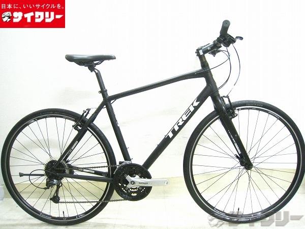 製品情報カテゴリ完成車 クロスバイク クロスバイク メーカートレック年式2015色ブラック状態ランクD(年式相応のキズあり)送料サイズ大型サイズメーカーサイズ：20適応身長：175-185cm（目安）トップチューブ長（ホリゾンタル）：568mmシートチューブ長：508mmヘッドチューブ長：160mmクランク長：175mmステム長：100mmハンドル幅：650mmパーツフレーム材質：アルミフォーク材質：カーボンホイール：ボントレガーTLRタイヤ：ボントレガー H2 COMP 700x32cシフター：シマノ ST-M390 3x9sフロントディレイラー：シマノ FD-M430リアディレイラー：シマノ RD-M591クランク：シマノ FC-M391 170mm 48-36-26Tスプロケット：シマノ CS-HG200-9 11-32Tブレーキ：シマノ DEORE Vブレーキステム：ボントレガー アルミハンドル：ボントレガー アルミシートポスト：ボントレガー アルミサドル：ボントレガー状態コメント中古商品です。強い使用感がございます。全体的に傷、日焼け、色あせがございます。フォークに傷がございます。ドライブトレイン、ボルト類等にサビがございます。ホイールのデカールに劣化、はがれがございます。ペダルは付属しません。ブレーキ及び変速調整済みです。その他参考価格：83、000円TREK