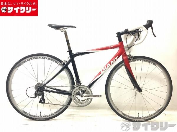 製品情報カテゴリ完成車 ロードバイク ロードバイク メーカージャイアント年式2007色レッド/ホワイト/ブラック状態ランクD(年式相応のキズあり)送料サイズ大型サイズメーカーサイズ：Sトップチューブ長：525シートチューブ長：465ヘッドチューブ長：135クランク長：170ステム長：80ハンドル幅：400パーツフレーム材質：アルミフォーク材質：カーボンホイール：ジャイアント SPINFORCEタイヤ：CST/700x28cシフター：シマノST-2203/2200/3x8sフロントディレイラー：シマノFD-2203リアディレイラー：シマノRD-2200クランク：FSA VERO/52-42-30Tスプロケット：スラム 8s/12-26Tブレーキ：純正ステム：純正ハンドル：6061 ERGOシートポスト：純正サドル：不明状態コメント中古品でございます。フレーム全体的に傷、強い使用感がございます。シートポストには日焼けによる変色がございます。ワイヤー類、バーテープ交換調整済み。※ペダルは付属しません※配送の場合、ハンドル、サドル、前輪を外して梱包いたします、その他【GIANT】