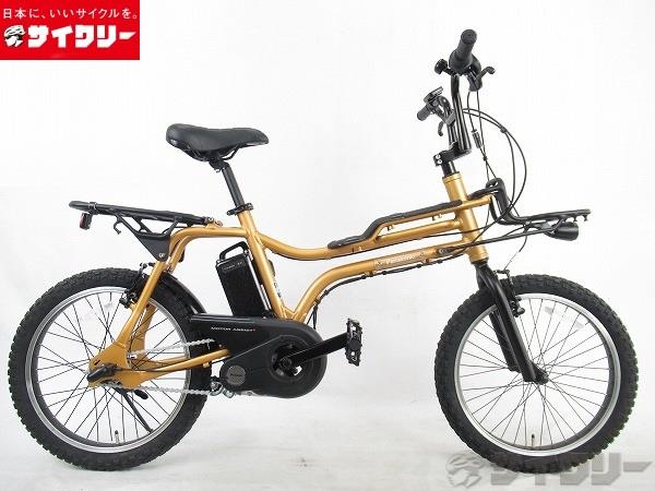 製品情報カテゴリ完成車 電動アシスト自転車 メーカーパナソニック年式2025色ヌバックブラウン状態ランクB(ほぼ無傷)送料サイズ大型サイズ乗車適応身長：149-181cm※両足のつま先が地面に着地できる身長寸法全長：1、620mm全幅：580mmハンドル高さ：990-1、015mmサドル高さ：780-940mmタイヤ：20×2.125 HE軸間距離：1、095mm総車両質量（バッテリーを含む）：21.7kg●液晶スイッチ5バッテリー残量表示、残り走行時間表示、残り走行距離表示●リトルLEDビームランプ2リフレクター一体式でワイドに照らす。オートライト機能付き。●極太ブロックパターンタイヤ（20×2.125HE）EZの個性を主張するワイルドなタイヤです。タイヤの太さ約55mm。●アルミフロントキャリヤオプションでバスケットが装着可能。最大積載量2kg。●フレームキャリヤ最大積載量1kg。●アルミリヤキャリヤ最大積載量10kg。●サドルガードマン簡単にサドルが抜き取られない構造です。●ワイヤ錠付（1キー2ロック）バッテリー脱着と同じキーで施錠・開錠が可能です。パーツフレーム材質：アルミフォーク材質：鉄製ホイール：純正　20インチタイヤ：CST　20×2.125シフター：シマノ　NEXUS　内装3段ブレーキ：シマノ　Vブレーキステム：純正ハンドル：純正シートポスト：純正サドル：純正状態コメント中古商品でございます。使用感は殆どございません。ブレーキ・変速動作は確認済みでございます。中古車体の関係上、メーカー保証はございませんので、ご理解の上、ご購入くださいませ。画像に写っているもので全てでございます。※発送の際には、家財便での発送となります。その他【参考価格】154、000円【panasonic】