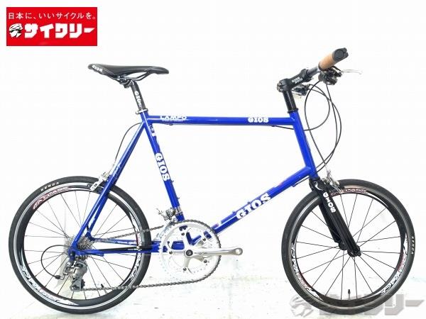製品情報カテゴリ完成車 小径車（ミニベロ） 折り畳機構なし メーカージオス年式2013色ブルー状態ランクD(年式相応のキズあり)送料サイズ大型サイズメーカーサイズ：51トップチューブ長(ホリゾンタル換算)：535mm(C-C実測)シートチューブ長：520mm(シートクランプ上部からBB中心実測)ヘッドチューブ長：245mmクランク長：165mmステム長：およそ80mmハンドル幅：およそ560mmパーツフレーム材質：クロモリフォーク材質：カーボンホイール：エークラス FOLEX RACE 20インチ(451)タイヤ：ケンダシフター：シマノ SL-4600 Tiagraフロントディレイラー：シマノ FD-4600 Tiagraリアディレイラー：シマノ RD-4600 Tiagraクランク：スギノブレーキ：テクトロサドル：ベロシートポスト：純正ハンドル：純正ステム：純正状態コメント中古商品でございます。使用に伴う傷、汚れ、使用感がございます。トップチューブに塗装の剥がれ、タッチペンで補修されております。シートステイ、チェーンステイに塗装の剥がれがございます。キックスタンド取付による傷がございます。フロントフォークに小傷がございます。ヘッドチューブにアウターワイヤー干渉によるスレ傷がございます。クランク、ブレーキレバー、ディレイラーに削れがございます。チェーン、ボルトに錆がございます。シートポストのロゴが消えかかっている箇所がございます。※変速、ブレーキ調整済みでございます。※ペダルは付属致しません。※発送梱包の際にはサイズの関係上、7分程度まで分解します。その他【参考価格】118、800円(2015年モデル参照)