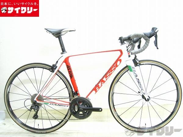 製品情報カテゴリ完成車 ロードバイク ロードバイク メーカーバッソ年式2017色ホワイト/レッド状態ランクC(少々キズあり)送料サイズ大型サイズメーカーサイズ：51適応身長：165-173cm（目安）トップチューブ長（ホリゾンタル）：525mmシートチューブ長：510mmヘッドチューブ長：138mmクランク長：170mmステム長：80mmハンドル幅：400mm（C-C）パーツフレーム材質：カーボンフォーク材質：カーボンホイール：シマノ WH-RS21タイヤ：シフター：シマノ ST-5800 105 2x11sフロントディレイラー：シマノ FD-5800 105リアディレイラー：シマノ RD-6800 GS ULTEGRAクランク：シマノ FC-5800 105 50/34T 170mmスプロケット：シマノ CS-6800 ULTEGRA 11-32Tブレーキ：シマノ BR-R7000 105ステム：フィジーク CRANO R5 アルミハンドル：フィジーク CRANO R5 アルミシートポスト：フィジーク CRANO R5 アルミサドル：フィジーク ALIANTE状態コメント中古商品です。使用に伴う傷、汚れがございます。ダウンチューブ、クランクに傷がございます。タイヤにひび割れがございます。ペダルは付属しません。ブレーキ及び変速調整済みです。その他参考価格：￥380、000フレーム：248、000コンポ：72、000ホイール：25、000他：35、000【BASSO】