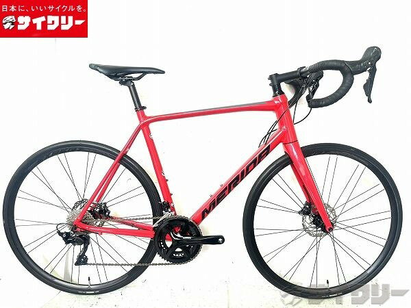 製品情報カテゴリ完成車 ロードバイク ロードバイク メーカーメリダ年式2021色ゴールデンレッド状態ランクC(少々キズあり)送料サイズ大型サイズメーカーサイズ：56cmトップチューブ長：575mm(ホリゾンタル換算C-C実測)シートチューブ長：560mm(シートクランプ上部からBB中心実測)ヘッドチューブ長：190mmクランク長：175mmステム長：110mmハンドル幅：約440mm（エンドC-C実測）パーツフレーム材質：アルミフォーク材質：カーボンホイール：アレックスリムズ EXPERT SL DISC 622×17タイヤ：マキシス PURSURE 700×25Cシフター：シマノ 105 ST-R7020フロントディレイラー：シマノ 105 FD-R7000リアディレイラー：シマノ 105 RD-R7000 GSクランク：シマノ FC-RS510 11s 50/34Tスプロケット：シマノ 105 CS-R7000 11s 11-30Tブレーキ：シマノ 105 BR-R7070ディスクローター：シマノ SM-RT10-S 160mm/センターロックステム：メリダ EXPERTハンドル：メリダ EXPERTシートポスト：メリダ EXPERTサドル：COMP SL スチールレール状態コメント中古商品でございます。　　使用感、傷、汚れがございます。トップチューブに小さな塗装の剥がれがございます。シフターのブラケットカバーに白い汚れがございます。バーテープに剥がれがございます。エンドキャップが欠品しております。写真掲載品で全てになります。※変速調整済みでございます。現状ブレーキ動作確認済みでございますが内部状況、オイル残量等不明となります。※ペダルは付属致しません。※発送梱包の際にはサイズの関係上、7分程度まで分解します。その他【参考価格】219、890円【MERIDA】