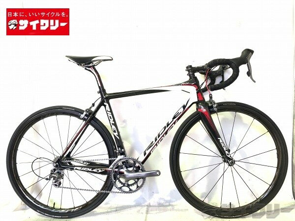 製品情報カテゴリ完成車 ロードバイク ロードバイク メーカーリドレー年式2013色1303B-RED状態ランクD(年式相応のキズあり)送料サイズ大型サイズメーカーサイズ：Sトップチューブ長：545mm(ホリゾンタル換算C-C実測)シートチューブ長：510mm(シートクランプ上部からBB中心実測)ヘッドチューブ長：145mmクランク長：170mmステム長：100mmハンドル幅：380mm(ブラケット部分C-C実測)パーツフレーム材質：カーボンフォーク材質：カーボンホイール：シマノ WH-R9100 DURA-ACE C40 チューブラータイヤ：コンチネンタル COMPETITION 25mmシフター：シマノ ST-6600 ULTEGRAフロントディレイラー：シマノ FD-6600 ULTEGRAリアディレイラー：シマノ BR-6600 ULTEGRAクランク：シマノ FC-6650 ULTEGRAスプロケット：シマノブレーキ：シマノ BR-6800 ULTEGRAステム：シマノプロ PLTハンドル：3T ERGONOVA PROシートポスト：FSA K-FORCEサドル：フィジーク ALIANTE状態コメント中古商品でございます。使用感、傷、汚れがございます。年式に比べ、フレームは比較的に状態良好でございます。リアディレイラーに少々削れがございます。バーテープに劣化が見られ、ボロボロ剥がれやすくなっております。サドルにひび割れがございます。ホイールに塗装の剥がれ、カーボン浮きがございます。※変速、ブレーキ調整済みでございます。※ペダルは付属致しません。写真掲載品で全てになります。※発送梱包の際にはサイズの関係上、7分程度まで分解します。その他【参考価格】144、900円(フレームセット)コンポ：8万円程ホイール：30万円程総額55万円程