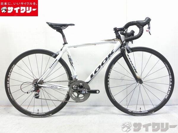 製品情報カテゴリ完成車 ロードバイク ロードバイク メーカールック年式2009色ホワイト状態ランクC(少々キズあり)送料サイズ大型サイズメーカーサイズ：XSトップチューブ長：520mm（ホリゾンタル換算）シートチューブ長：466mmヘッドチューブ長：105mmクランク長：167.5mmステム長：80mmハンドル幅：400mm（C-C）パーツフレーム材質：カーボンフォーク材質：カーボンホイール：ゼンティス SQUAD 2.5 CARBON クリンチャータイヤ：IRC ASPITE 700x24cシフター：スラム RED 2x10sフロントディレイラー：スラム REDリアディレイラー：スラム REDクランク：スラム REDスプロケット：スラム REDブレーキ：スラム REDステム：ワンバイエス 77ハンドル：リッチー WCS NEO CLASSICシートポスト：ルック ERGOPOSTサドル：ボントレガー MONTROSE PRO状態コメント中古商品でございます。全体的に細かい傷、擦れがございます。リアブレーキ取付部にタイヤ擦れによる塗装の剥離、ボトルケージ取付部に塗装浮き、フロントディレイラーバンドに腐食、シートポストにクリア剥げ、ブラケットカバーに切れ、タイヤに細かいひび割れがございます。前後ホイールに1mm程度の横振れがございます。ブレーキ、変速調整済みでございます。※ペダルは付属いたしません。※発送の際は一部部品の取り外しや、角度を変える等を行い梱包いたします。※ノークレーム、ノーリターン※店頭受け取り可（店頭引取りのお客様は取引メッセージにてご連絡下さいませ。）※店頭支払不可※支払方法はお支払先欄をご覧下さい。その他【参考価格】928、000円378、000円（フレームセット）290、000円（ホイール）200、000円（コンポ）60、000円（その他）【LOOK】
