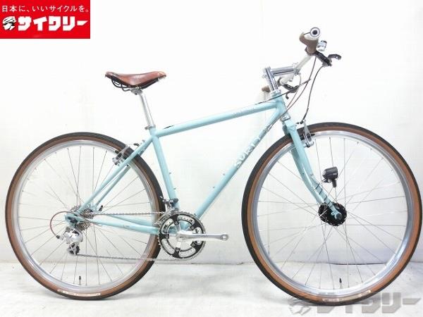 製品情報カテゴリ完成車 クロスバイク クロスバイク メーカーサーリー年式-色ミントグリーン状態ランクC(少々キズあり)送料サイズ大型サイズトップチューブ長：520mm（ホリゾンタル換算）シートチューブ長：445mmヘッドチューブ長：90mmクランク長：165mmステム長：110mmハンドル幅：640mmパーツフレーム材質：クロモリフォーク材質：クロモリリム：マビック OPEN PROハブ：シマノ 105 HB/FH-5700タイヤ：パナレーサー GRAVELKING 700×35C シフター：シマノ SL-BS77 2x9sサムシフター台座：ポールフロントディレイラー：シマノ FC-CX70リアディレイラー：シマノ SORA RD-3400クランク：スギノ RD2スプロケット：シマノ CS-HG50-9ブレーキレバー：AVID SPEED DUALブレーキ：シマノ BR-R353ステム：日東 クロモリアヘッドステムハンドル：日東シートポスト：日東 S65サドル：ブルックス 17 レディス状態コメント中古商品です。すれ、傷等使用感がございます。クランクに集中した擦れ傷がございます。サドルにひび割れ劣化等見られます。ダイナモライト動作確認済みです。変速、ブレーキ調整済み。ペダル付属いたしません。その他【参考価格】280、000円程フレーム：128、000円ホイール：4万程コンポ66、000円程その他パーツ：5万程【SURLY】