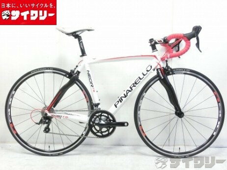 製品情報カテゴリ完成車 ロードバイク ロードバイク メーカーピナレロ年式2014色ホワイト状態ランクC(少々キズあり)送料サイズ大型サイズトップチューブ長：528mm(ホリゾンタル換算)C-T長：515mm(C-T)メーカー表記サイズ：500ステム長：100mmパーツフレーム材質：Aluminium Hydroformed 6061 T6 Asymmetric Triple Butted + Carbon 24HMUDフォーク材質：Onda? FPK Carbon UD Asymmetric 1”1/8 - 1”1/2 インテグラルホイール：シマノ WH-R501タイヤ：ヴィットリア ZAFFIRO 700×23Cシフター：シマノ SORA 2×9sフロントディレイラー：シマノ SORAリアディレイラー：シマノ SORAクランク：シマノ SORA 170mmブレーキ：シマノ SORAサドル：モスト LOEPARDシートポスト：モストハンドル：モストステム：モスト状態コメント中古品でございます。年式の割にフレームは綺麗です。STIレバーにガリ傷、バーテープに破れがございます。他パーツ類は良好でございます。ブレーキ、変速機調整済み。※ペダルは付属しません。※配送の場合、ハンドル、サドル、前輪を外して梱包いたします。その他【参考価格】￥170、476-【PINARELLO】