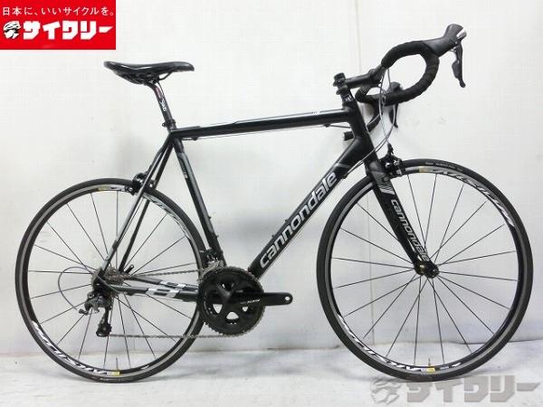 製品情報カテゴリ完成車 ロードバイク ロードバイク メーカーキャノンデール年式2015色ブラック状態ランクD(年式相応のキズあり)送料サイズ大型サイズメーカーサイズ：58トップチューブ長：575mm（ホリゾンタル換算シートチューブ長：560mm（BBセンターからクランプトップまでヘッドチューブ長：190mmクランク長：175mmステム長：100mmハンドル幅：440mmパーツフレーム材質：アルミフォーク材質：カーボンホイール：マビック AKSIUMシフター：シマノ 105 ST-5800フロントディレイラー：シマノ 105 FD-R7000リアディレイラー：シマノ ULTEGRA RD-6800クランク：シマノ 105 FC-R7000スプロケット：シマノ 105 CS-5800ブレーキ：シマノ 105 BR-5800ステム：シマノプロ LTハンドル：キャノンデールC4シートポスト：デダ ZERO100サドル：キャノンデール状態コメント中古商品です。すれ、傷、使用感がございます。フォーク、シートチューブに細かな傷が集中しております。ダウンチューブにわずかな凹みを伴う傷がございます。サドル表面一部剥がれがございます。変速、ブレーキ調整済み。ペダル付属いたしません。発送時、前輪、シートポスト等外しての梱包となります。サイズに応じてハンドル回りパーツ、後輪等外す場合がございます。予めご了承ください。その他参考価格：178、200円（105組）CANNONDALE