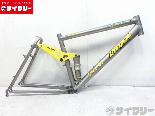 製品情報カテゴリフレーム クロスカントリー メーカーライトスピード年式1995年頃色チタン状態ランクC(少々キズあり)送料サイズ中型サイズトップチューブ長：550mmシートチューブ長：400mmヘッドチューブ長：133mm対応ホイールサイズ：26インチエンド幅：100/135mmシェル幅：68mm（JIS）ポスト径：27.2mmヘッドチューブ内径：33.7mmパーツフレーム材質：チタンリアサスペンション：不明状態コメント中古商品でございます。デカールに欠けやひび割れがございますが、年式の割には全体的に使用感が薄く、コンディション良好です。リアサスペンションはオーバーホール等は行っておりません。現状販売となります。その他【LITESPEED】