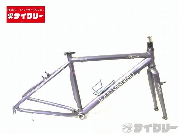 製品情報カテゴリフレーム クロスバイク メーカールイガノ年式2011色PEARL BLACKBERRY状態ランクD(年式相応のキズあり)送料サイズ中型サイズメーカーサイズ：470メーカー適応身長：165-180cmトップチューブ長：550mm(ホリゾンタル換算C-C実測)シートチューブ長：470mm(シートクランプ上部からBB中心実測)ヘッドチューブ長：110mm対応ホイールサイズ：700cエンド幅：100/135mmシェル幅：68mm/JISコラム径：28.6mmコラム余り：60mm(実測)ポスト径：27.2mmパーツフレーム材質：アルミフォーク材質：アルミ状態コメント中古商品でございます。使用に伴う傷、汚れ、強い使用感がございます。フレーム、フォーク各所に傷、塗装の剥がれが全体的にございます。シートチューブ、ステーに固定によるクランプ傷がございます。シートクイック、ボルトに錆がございます。※ダウンチューブのボルト受けが破損しており、ボルトが空回りします。そのため、ボトルケージが取り外し出来ません。画像に写っているもので全てになります。その他【参考価格】59、000円(完成車状態)