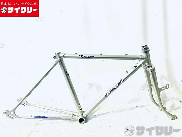 製品情報カテゴリフレーム その他 メーカーカワムラサイクル年式不明色状態ランクD(年式相応のキズあり)送料サイズ中型サイズメーカーサイズ：記載なしトップチューブ長：約470mm(実測）シートチューブ長：約420mm（シートチューブ上部-BB中心実測）ヘッドチューブ長：約74mm(実測）対応ホイールサイズ：24インチエンド幅：約94/128mm(実測）シェル幅：70mmコラム内径：22.2mmポスト径：約26mm(実測）(実測ですので誤差がある場合がございます。)FD径：28.6mmパーツフレーム材質：クロモリフォーク材質：クロモリ状態コメント中古商品でございます。使用に伴う傷、汚れ、使用感がございます。フォーク、フレームに削れ、塗装傷箇所がみられます。BB裏にペンで数字の印字跡がみられます。シートポスト固定ボルトは付属いたしません。画像に写っているもので全てになります。その他【参考価格】不明【KAWAMURA】