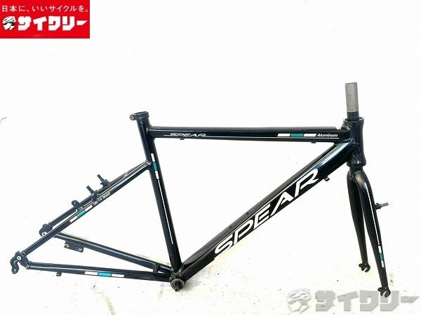 製品情報カテゴリフレーム クロスバイク メーカースペア年式不明色状態ランクD(年式相応のキズあり)送料サイズ中型サイズメーカーサイズ：記載なしトップチューブ長：約545mm（実測）シートチューブ長：約500mm（シートクランプ上部-BB中心実測）ヘッドチューブ長：約120mm(実測）対応ホイールサイズ：700Cエンド幅：100/135mmシェル幅：68mmコラム径：28.6mmコラム長：約215mm(実測）ポスト径：27.2mmFD径：31.8mmパーツフレーム材質：アルミフォーク材質：クロモリ状態コメント中古商品でございます。使用に伴う傷、汚れ、使用感がございます。フォーク・フレーム全体的にすれ傷、削れ箇所がみられます。ダウンチューブ裏に細かな削れがございます。ダボ穴に削れがみられます。スターファングルナット・下玉押しのみ圧入されております。シートクランプボルトに錆箇所がございます。フレームボルトが欠品しております。ヘッドパーツは付属いたしません。BBに固着・ゴリ感、若干のなめがございます。現状着脱が不可能となっております。写真掲載品で全てになります。その他【参考価格】30、000円ほど【SPEAR】