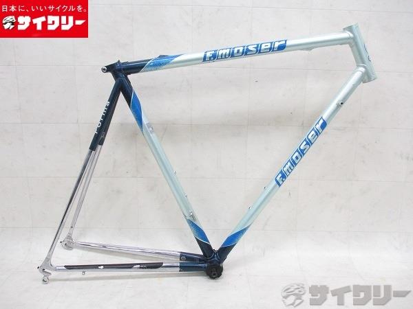 製品情報カテゴリフレーム ロードバイク メーカーフランシスコモゼール年式1990年代色ブルー状態ランクD(年式相応のキズあり)送料サイズ中型サイズトップチューブ長：560mmシートチューブ長：560mmヘッドチューブ長：140mm対応ホイールサイズ：700cエンド幅：126mmシェル幅：70mm（ITA）ヘッド内径：30.0mm（JIS）ポスト径：27.0mmパーツフレーム材質：クロモリボトムブラケット：カンパニョーロ 112mm状態コメントトップチューブ、シートチューブに傷がございます。ヘッドパーツ、フォーク、欠品です。BBにつきましては、一部削れが生じております。当店に工具が無い為、取り外し、固着有無につきましては分かりかねますので、ご了承くださいませ。その他F.MOSER
