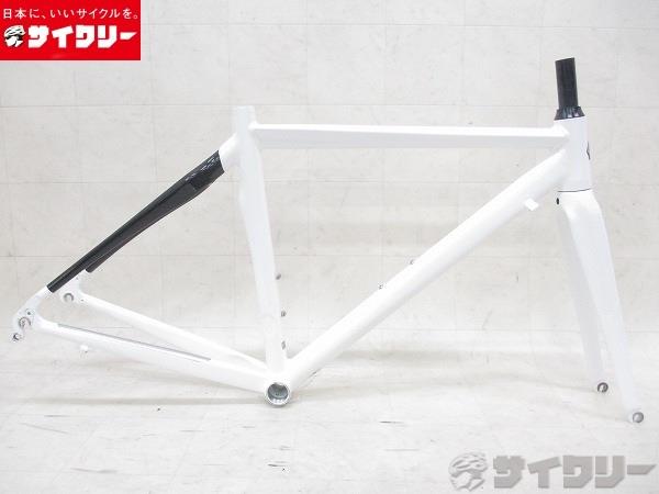 製品情報カテゴリフレーム ロードバイク メーカーアンカー年式2012年頃色ホワイト状態ランクC(少々キズあり)送料サイズ中型サイズトップチューブ長：510mmシートチューブ長：460mmヘッドチューブ長：110mm対応ホイールサイズ：700cエンド幅：130mmシェル幅：JIS/68mmコラム径：OSコラム余り：75mmポスト径：31.6mmパーツフレーム材質：アルミ/カーボンバックフォーク材質：カーボン状態コメントFDクランプ跡、チェーンステーに細かな擦り傷等ございます。年式のわりに使用感は少なく、状態良好です。シートクランプ欠品です。その他【参考価格】105、000円ANCHOR