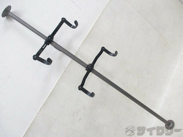 製品情報カテゴリ用品類 スタンド 展示用・メンテナンス用 メーカーカブト年式-色状態ランクD(年式相応のキズあり)送料サイズ中型サイズパーツ状態コメント中古商品です。使用に伴う小傷、使用感がございます。上段クレードルのパイプパッドが現状足りず、固定が出来かねます。別途、ご用意の程お願いいたします。画像掲載品で全てとなります。※通販よりご注文の際は、各部バラシての発送となります。その他