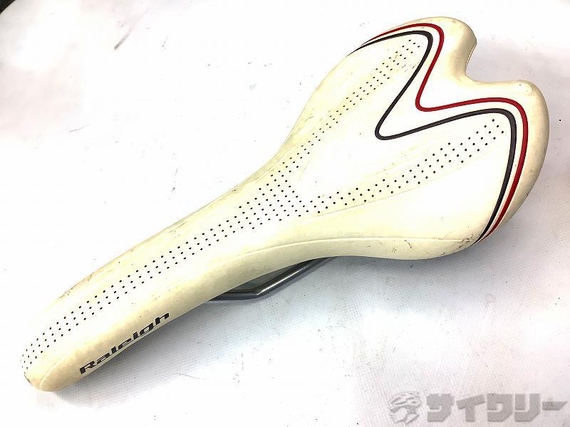 製品情報カテゴリサドル関連 サドル メーカーベロ年式-色状態ランクC(少々キズあり)送料サイズ小型サイズパーツレール材質：cr-mo色：BLK状態コメント中古商品です。使用に伴う傷ございます。その他