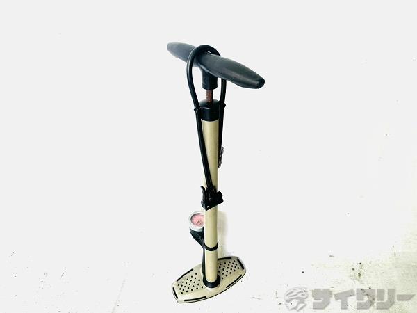 製品情報カテゴリ用品類 空気入れ、ポンプ フロアポンプ メーカーサーファス年式-色状態ランクD(年式相応のキズあり)送料サイズ小型サイズパーツバルブ規格：仏式エアゲージ有無：有状態コメント中古商品でございます。使用感、傷、汚れがございます。日焼け、色褪せ、錆がみられます。インジケーター機能が破損しております。保管期間、内部状況、経年劣化等不明となりますので予めご了承ください。写真掲載品で全てになります。その他