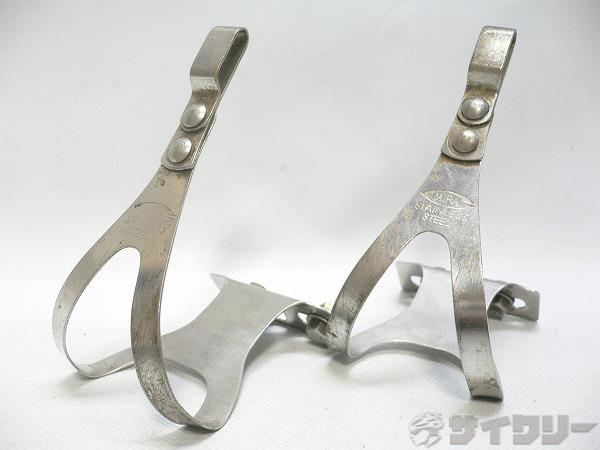 製品情報カテゴリペダル関連 トゥクリップ/トゥストラップ メーカーミラ年式-色状態ランクD(年式相応のキズあり)送料サイズ小型サイズサイズ：Mパーツ色：シルバー状態コメント中古商品です。すれ、傷、くすみ、使用感がございます。その他MIRA