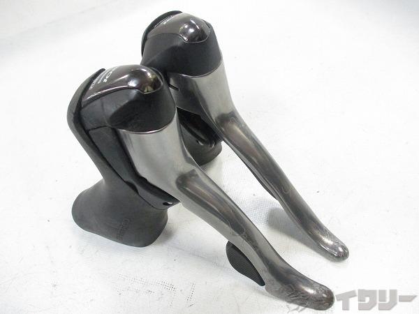 製品情報カテゴリドライブトレイン シフター デュアルコントロールレバー メーカーシマノ年式-色状態ランクD(年式相応のキズあり)送料サイズ小型サイズパーツ対応段数：2/3x10s変速方式：メカニカル対応ブレーキ規格：メカニカル状態コメント中...