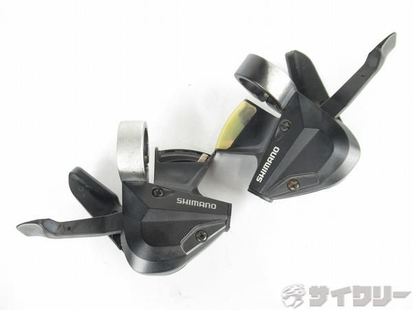 製品情報カテゴリドライブトレイン シフター ラピッドファイヤータイプ メーカーシマノ年式-色状態ランクD(年式相応のキズあり)送料サイズ小型サイズクランプ径：22.2mmパーツ対応段数：3×8S状態コメント中古商品でございます。使用に伴う傷や擦れ、インジケーター部の破損＆劣化がございます。アジャストボルトが左右共にございません。画像に写っているもので全てでございます。その他【SHIMANO】