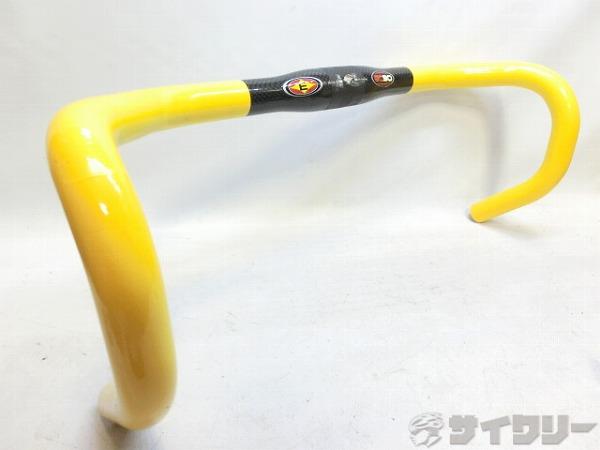 製品情報カテゴリハンドル関連 ハンドル ドロップ メーカーイーストン年式-色状態ランクC(少々キズあり)送料サイズ小型サイズハンドル幅：420mm（C-C)クランプ径：31.8mmパーツ色：グロスカーボン/イエロー状態コメント中古商品です。すれ、強いクランプ跡等ございます。その他EASTON