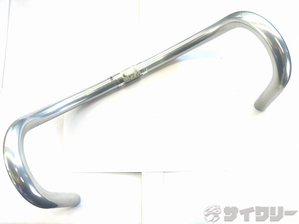 製品情報カテゴリハンドル関連 ハンドル ドロップ メーカー日東年式-色状態ランクD(年式相応のキズあり)送料サイズ小型サイズハンドル幅：約380mm（エンドC-C実測）クランプ径：25.4mmパーツ色：シルバー状態コメント中古商品でございます。使用感、傷、汚れがございます。取付傷、削れがみられます。錆箇所がございます。写真掲載品で全てになります。その他
