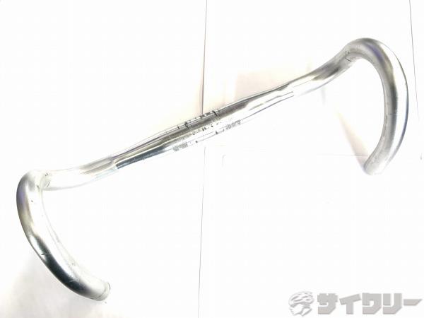 製品情報カテゴリハンドル関連 ハンドル ドロップ メーカー不明年式-色状態ランクD(年式相応のキズあり)送料サイズ小型サイズハンドル幅：約390mm（エンドC-C実測)クランプ径：31.8mmパーツ色：シルバー状態コメント中古商品でございます。使用感、傷、汚れがございます。取付傷、削れがみられます。写真掲載品で全てになります。その他