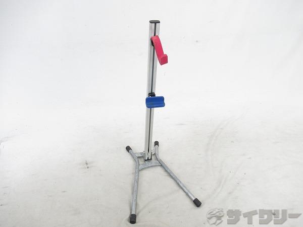 製品情報カテゴリ用品類 スタンド 展示用・メンテナンス用 メーカーミノウラ年式-色状態ランクC(少々キズあり)送料サイズ小型サイズパーツ装着方法：ステーにひっかけるタイプリア三角で保持する簡単スタンド※フレーム形状によっては装着出来ません。状態コメント中古商品でございます。使用に伴う傷や擦れがございます。上フックはDS-532のものと思われます。画像に写っているもので全てでございます。その他【参考価格】4、640円【MINOURA】