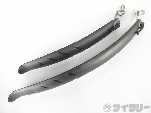 製品情報カテゴリ用品類 ドロヨケ/フェンダー メーカーサニーホイール年式-色状態ランクC(少々キズあり)送料サイズ小型サイズサイズ:前/45×350mm、後/45×450mm(幅×長さ)対応タイヤサイズ：700cパーツ取付方法：ブレーキ装着部に一緒に装着色：ブラック※フレーム形状によっては装着出来ない場合がございます。状態コメント中古商品でございます。使用に伴う傷や擦れがございます。ボルト類は画像のもので全てでございます。画像に写っているもので全てでございます。その他【SUNNY WHEEL】