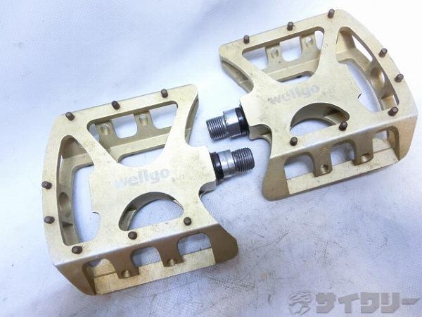 製品情報カテゴリペダル関連 ペダル フラットペダル メーカーウェルゴ年式-色状態ランクD(年式相応のキズあり)送料サイズ小型サイズパーツ色：シャンパンゴールド状態コメント中古商品です。すれ、傷、くすみ、使用感がございます。その他WELLGO