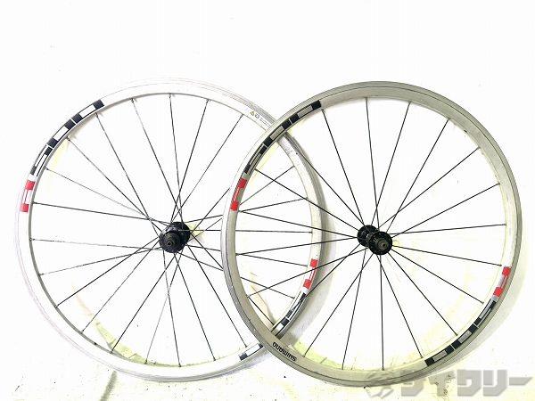 製品情報カテゴリホイール関連 ホイール 700C クリンチャーメーカーシマノ年式-色状態ランクD(年式相応のキズあり)送料サイズ中型サイズ対応タイヤサイズ：700Cリムサイズ：622×15オーバーロックナット寸法：100/130mmホール数：20/24Hパーツリム：シマノハブ：シマノ WH-R501リム規格：クリンチャーバルブ規格：仏式フリー規格：シマノ8-10s状態コメント中古商品でございます。使用感、傷、汚れがございます。全体的に使用感、削れ、摩耗がございます。錆がみられます。スポークに塗装傷がみられます。クイックは付属いたしません。ゴリ感、フロント2-3mm・リアにやや強くフレがみられます。現物確認の上でのご購入をおすすめいたします。写真掲載品で全てになります。その他