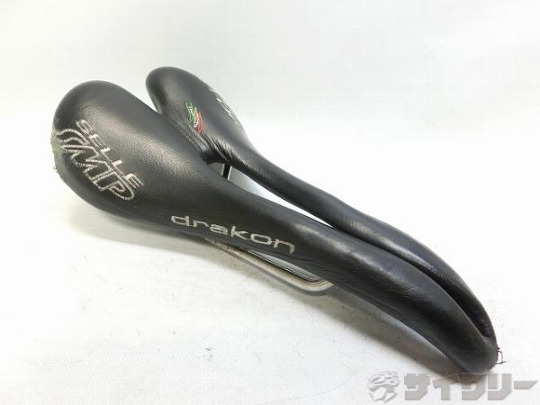 製品情報カテゴリサドル関連 サドル メーカーセラSMP年式-色状態ランクD(年式相応のキズあり)送料サイズ小型サイズパーツレール材質：AISI304ステンレス鋼色：ブラック状態コメント中古商品です。すれ、傷、使用感がございます。後部につよい擦れ、若干の破れがございます。内部クッションがへたれております。その他参考価格：34、000円SELLE SMP