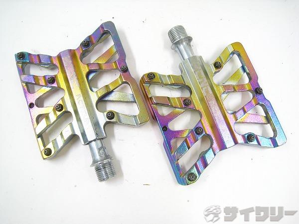 製品情報カテゴリペダル関連 ペダル フラットペダル メーカーKCNC年式-色状態ランクC(少々キズあり)送料サイズ小型サイズパーツ色：オイルスリック状態コメント中古商品です。使用に伴う傷、汚れがございます。その他参考価格：8、800円