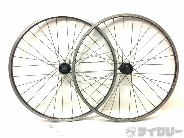 製品情報カテゴリホイール関連 ホイール（DISC用） 700C クリンチャーメーカーボントレガー年式-色状態ランクD(年式相応のキズあり)送料サイズ中型サイズ対応タイヤサイズ：700リムサイズ：622x18オーバーロックナット寸法：100/135ホール数：32H/32Hパーツリム：ボントレガーハブ：ボントレガーリム規格：クリンチャーバルブ規格：仏式フリー規格：シマノフリー8-10sローター固定規格：6穴状態コメント中古商品です。使用に伴う傷、摩耗、強い使用感傷がございます。その他