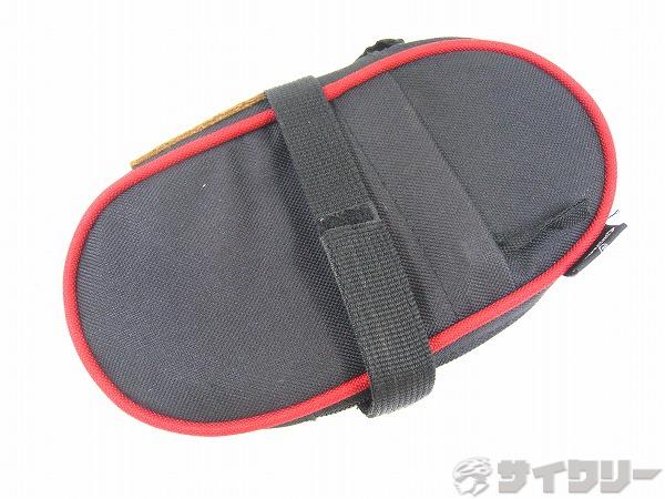 製品情報カテゴリ用品類 バッグ類（車体用） サドルバッグ メーカーアランデル年式-色状態ランクC(少々キズあり)送料サイズ小型サイズサイズ：40x85x190mm容量：0.7Lパーツ色：ブラック/レッド状態コメント中古商品です。使用に伴う傷...