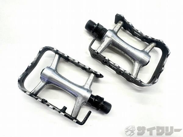 製品情報カテゴリペダル関連 ペダル フラットペダル メーカーウェルゴ年式-色状態ランクD(年式相応のキズあり)送料サイズ小型サイズパーツ状態コメント中古商品でございます。使用に伴う傷、汚れ、使用感がございます。削れがございます。歪み箇所がございます。軸にがたつきがございます。片側軸のゴムカバーが欠品しております。画像に写っているもので全てになります。その他