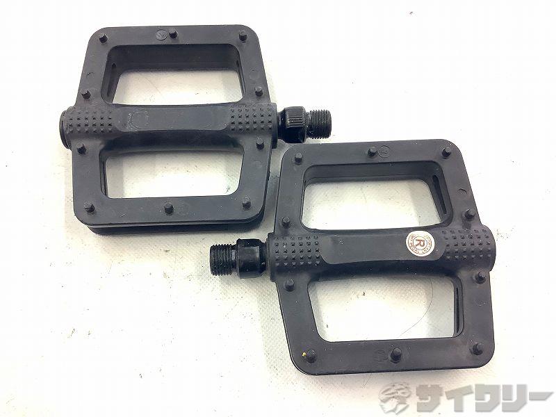 製品情報カテゴリペダル関連 ペダル フラットペダル メーカー不明年式-色状態ランクC(少々キズあり)送料サイズ小型サイズパーツ色：BLK　樹脂状態コメント中古商品です。使用に伴う傷ございます。ダストキャップ片側欠損しております。その他