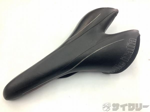 製品情報カテゴリサドル関連 サドル メーカーセライタリア年式-色状態ランクD(年式相応のキズあり)送料サイズ小型サイズパーツレール材質：MANGANESE状態コメント中古商品です。使用感・キズ・汚れがございます。小さな破れがございます。文字が薄くなっております。レールに塗装剥がれがございます。その他【SELLE　ITALIA】