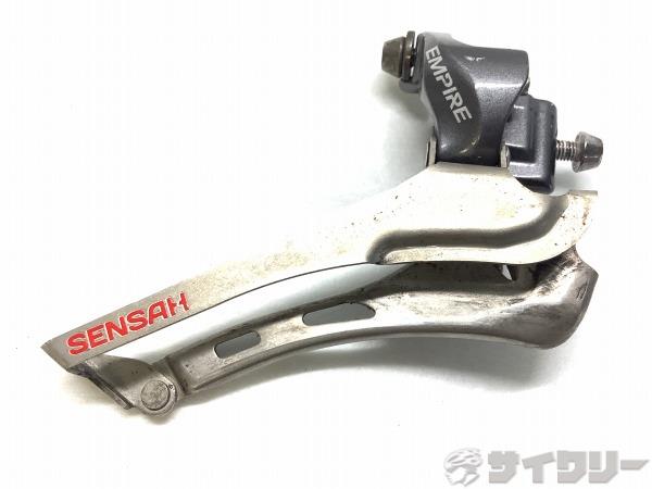 製品情報カテゴリドライブトレイン フロントディレイラー メーカーセンサー年式-色状態ランクC(少々キズあり)送料サイズ小型サイズパーツ対応段数：2sクランプ径：直付けケーブルルーティング：下引き状態コメント中古商品です。使用感・キズ・汚れがございます。その他SENSAH参考価格　\3、850-