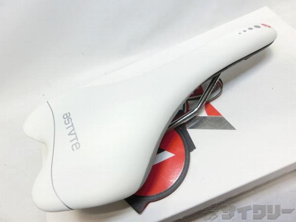 製品情報カテゴリサドル関連 サドル メーカーアスチュート年式-色状態ランクA(未使用品)送料サイズ小型サイズパーツレール材質：チタンバナジウム色：ホワイト/ブラック状態コメント未使用品です。保管状態により、プラスチック部分にべたつきがございます。その他参考価格：20、790円ASTVTE