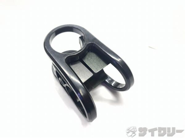製品情報カテゴリハンドル関連 ステム アヘッド メーカー不明年式-色状態ランクC(少々キズあり)送料サイズ小型サイズステム長：およそ40mmコラム径：28.6mmクランプ径：31.8mmパーツ色：ブラック状態コメント中古商品でございます。使用に伴う傷、汚れ、使用感がございます。画像に写っているもので全てになります。その他