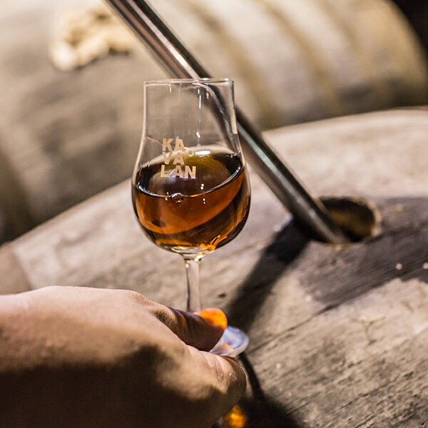 【本州のみ 送料無料】KAVALAN カバランウイスキー 台湾 シングルモルトウイスキー カバラン バーボンオーク 46度 700ml×1本『FSH』 箱付き 正規品 お酒 ウイスキー プレゼント カヴァラン