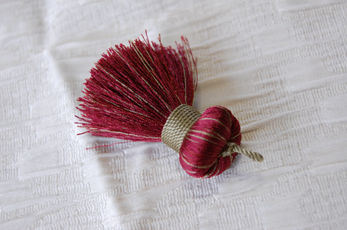 ちいさくてコロン♪ミニタッセル【JUSTINE】ワインレッド